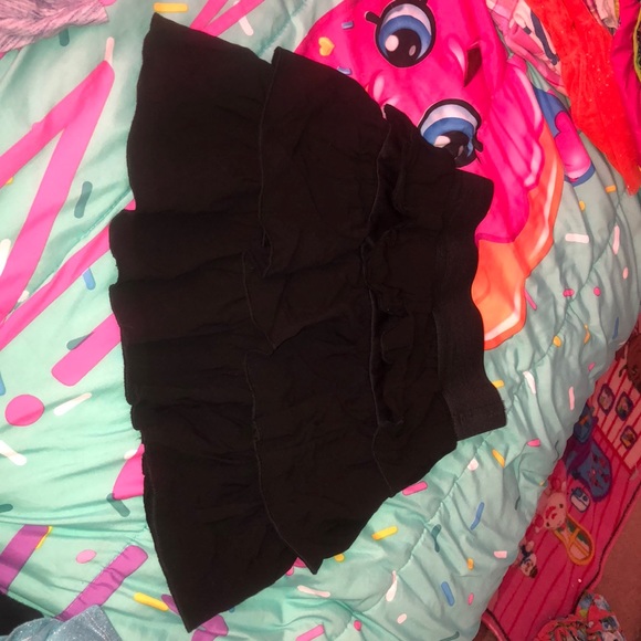 Black skirt - Picture 2 of 4